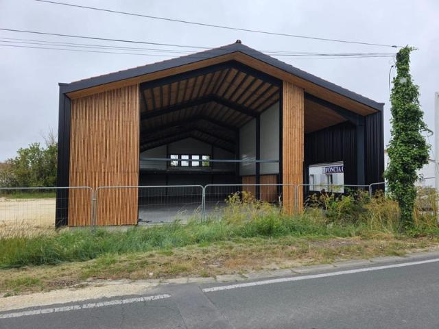ST PIERRE D'OLERON 17, A Louer emplacement N°1, Grand Bâtiment commercial neuf 396m² sur terrain 1.250m²
