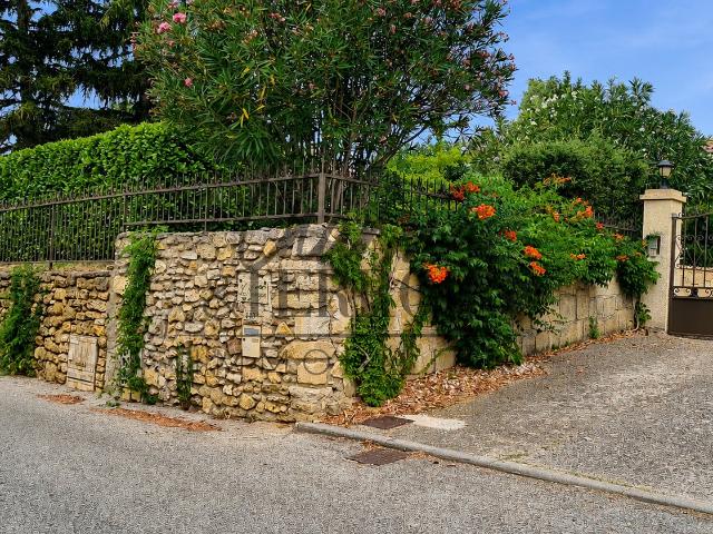 St Quentin la Poterie Villa avec piscine un cadre de vie méditéranéen privilégié