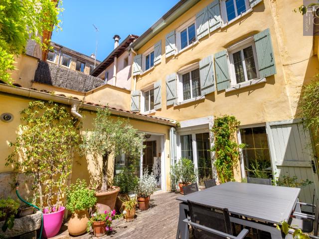 ST RAMBERT L'ILE BARBE 69009 LYON MAISON DE VILLAGE DE 119 M2 AVEC COUR INTERIEURE DE 70 M2
