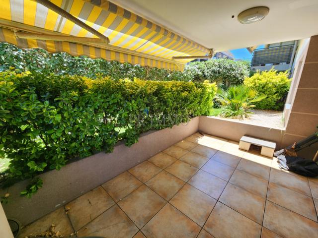 ST RAPHAEL Proche du vieux Port T2 52m2 en RDJardin + gran