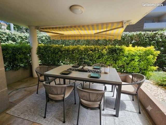 ST RAPHAEL Proche plages T2 52m² en RDJardin + GARAGE