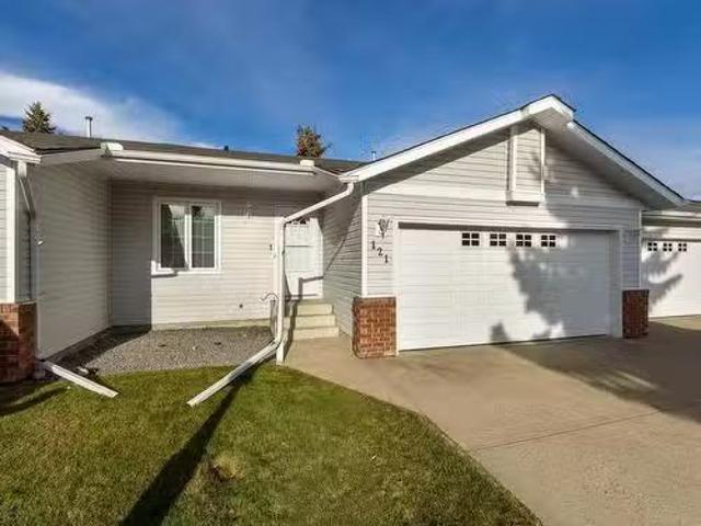 # St, Stony Plain, AB, T7Z 1N2 townhouse for sale Listing I.