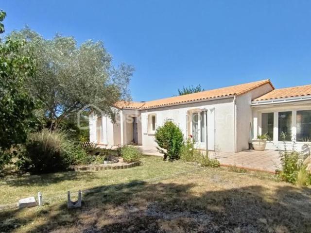 St Sulpice de Royan · Maison de plain pied 4 pièces + espace avec accès indépendant — double garage — terrain 996 m²