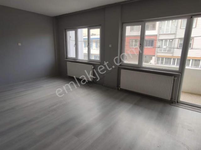 Stm Emlak'tan 600 Evler Mahallesi'nde Kiralık Ara Kat 2+1 Daire