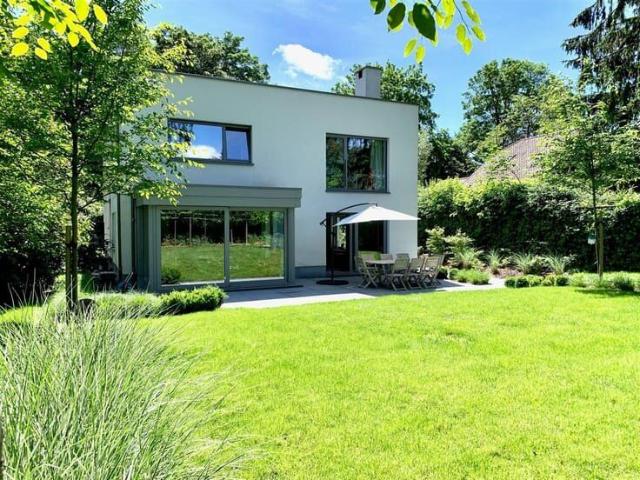 STOCKEL 5 BED 3 BATH. PRIVATE GARDEN