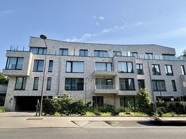Stockel: 94m² flat, 2 bedrooms, bathr terrace and parking