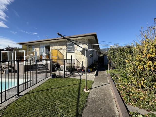 stoke, 2 bedrooms