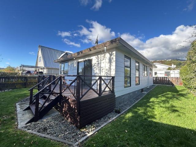 stoke, 3 bedrooms