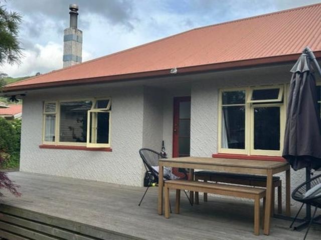 stoke, 3 bedrooms