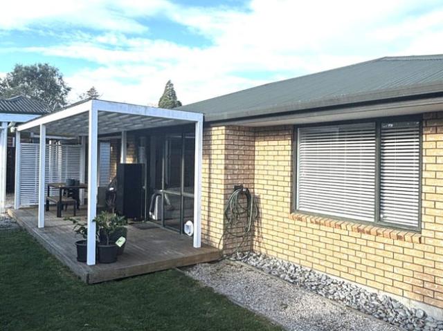 stoke, 3 bedrooms
