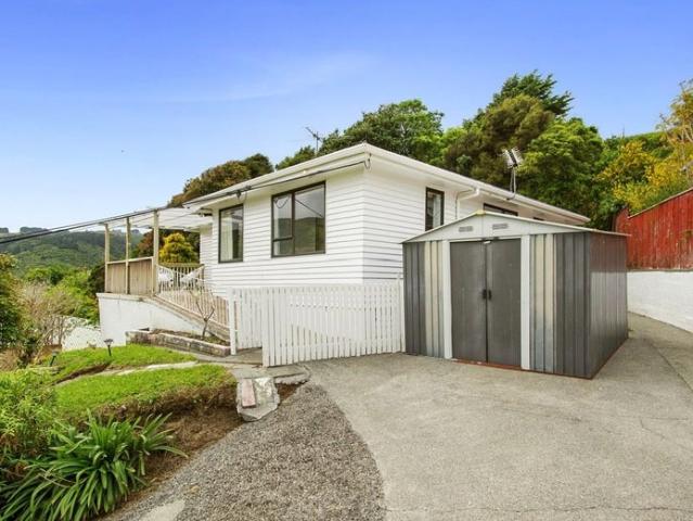 stokes valley, 3 bedrooms
