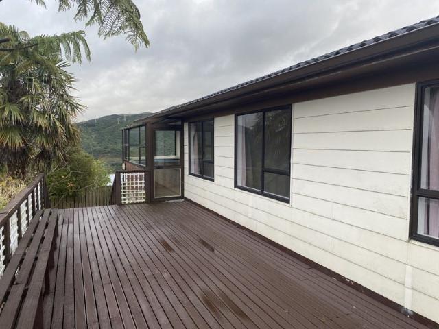 stokes valley, 3 bedrooms