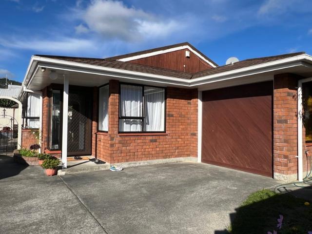 stokes valley, 3 bedrooms
