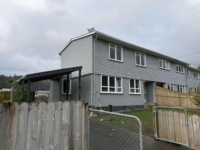 stokes valley, 4 bedrooms