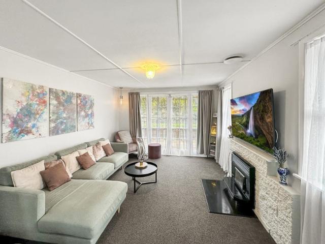 stokes valley, 4 bedrooms