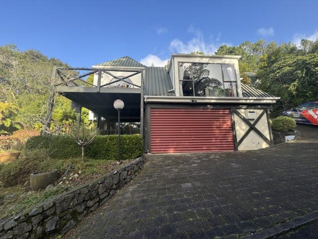 stokes valley, 4 bedrooms