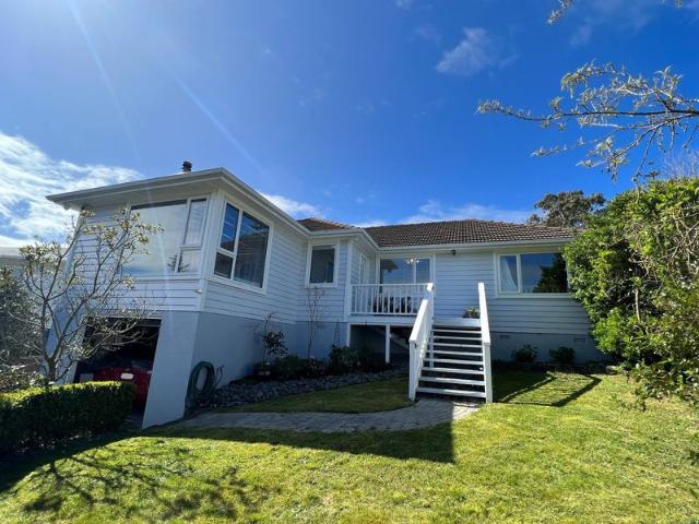 stokes valley, 4 bedrooms