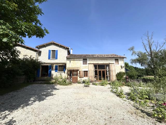 Stone property complex with two houses, 7 bedrooms and gîte potential on 6,700 m2 Peaceful setting in Pers