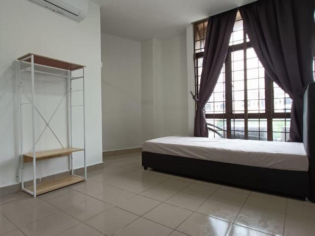 STOP SCROLLING WOI,WINDOW ROOM RM550 SUBANG PERMAI COZY MASTER ROOM RENTAL