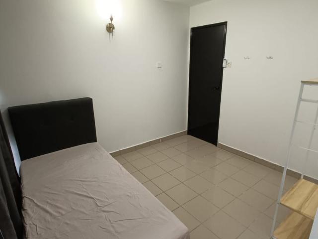 Stop scrolling woi, window room rm550 subang permai cozy master room rental