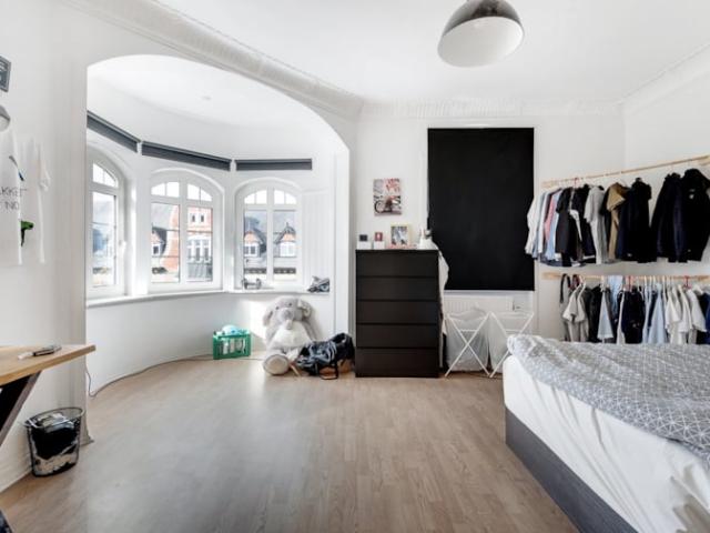 Stor og delevenlig 4 værelses lejlighed