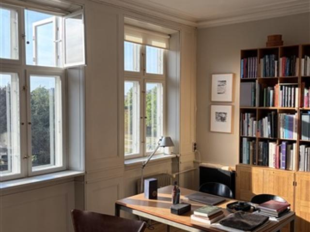 Stor herskabelig lejlighed på 121 m² med udsigt til Kongens Have, København K, København