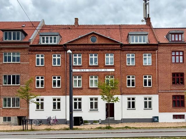 Stor luksus 2 værelses lejlighed i attraktivt kvarter