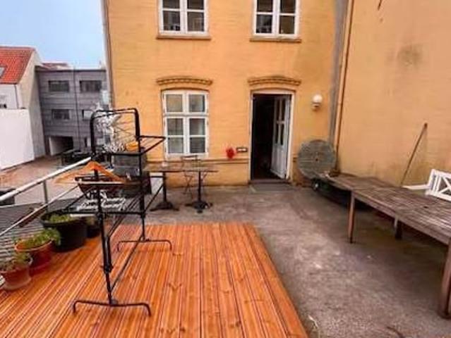 Stor lys lejlighed i Odense centrum