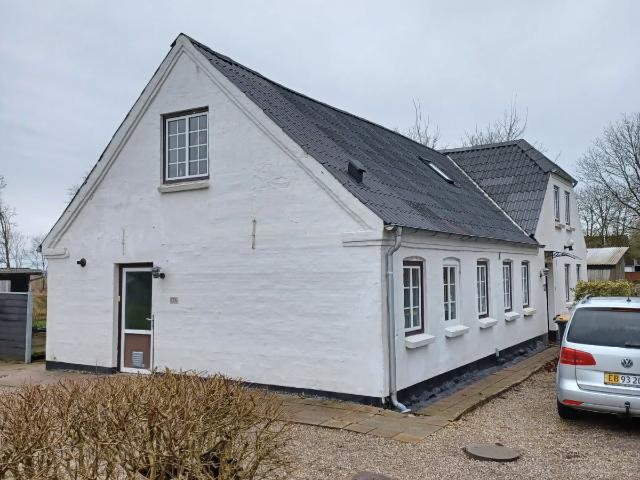 Stor lys lejlighed i rolige omgivelser
