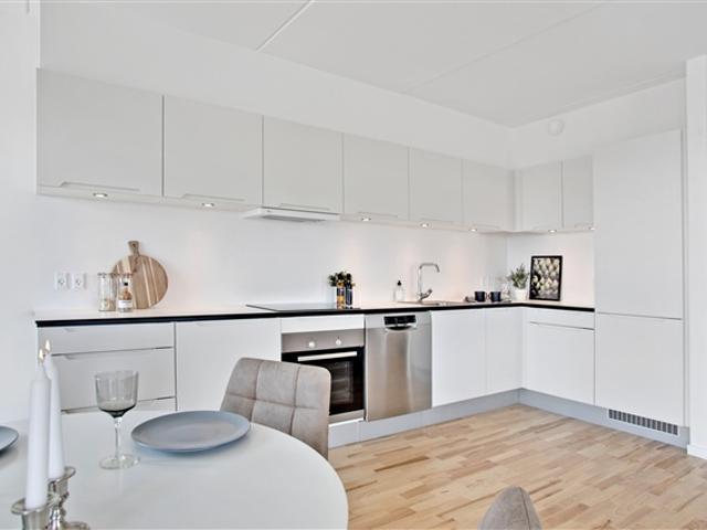 Stor 2 værelses lejlighed, København S, København