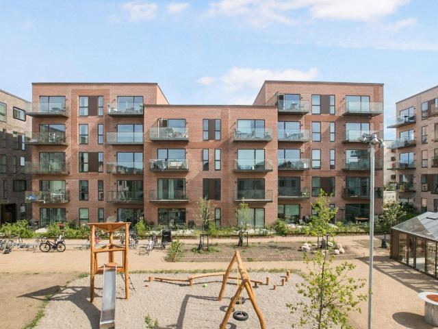 Stor 4 værelses lejlighed på 100 m2 i Nærheden