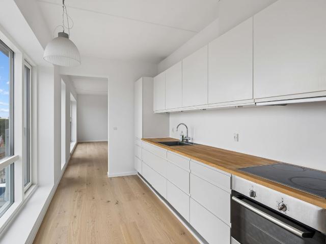 Stor 4 værelses lejlighed 128 m² ved vandet – mulighed for p plads
