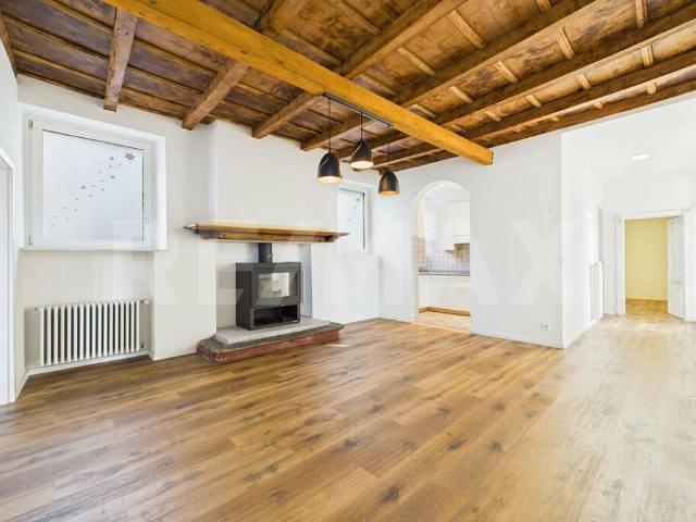 Storia incontra comfort abitativo  Casa di Nucleo ad Albonago