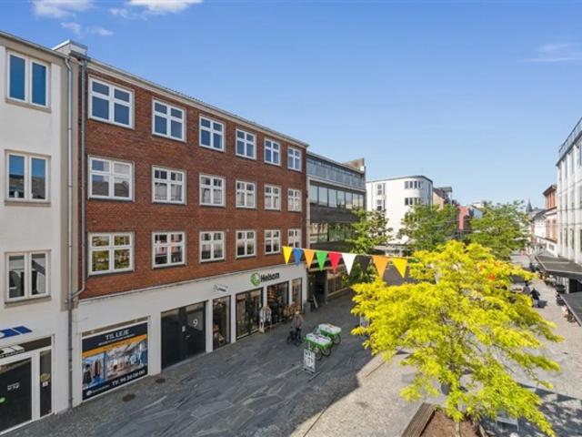 Stort 4 værelses lejlighed med nyt køkken, Herning, Ringkøbing