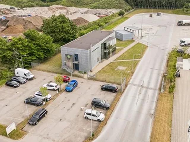 STORT OPLAGSPLADS MED KONTOR I HEDEHUSENE