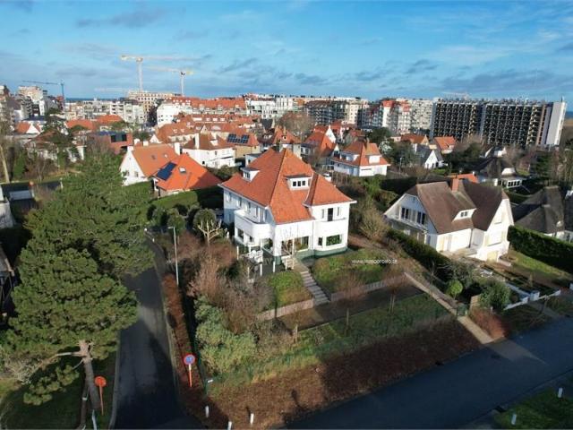 Statige en karaktervolle villa gelegen in de Simli wijk te Nieuwpoort op 1151 m² topligging!