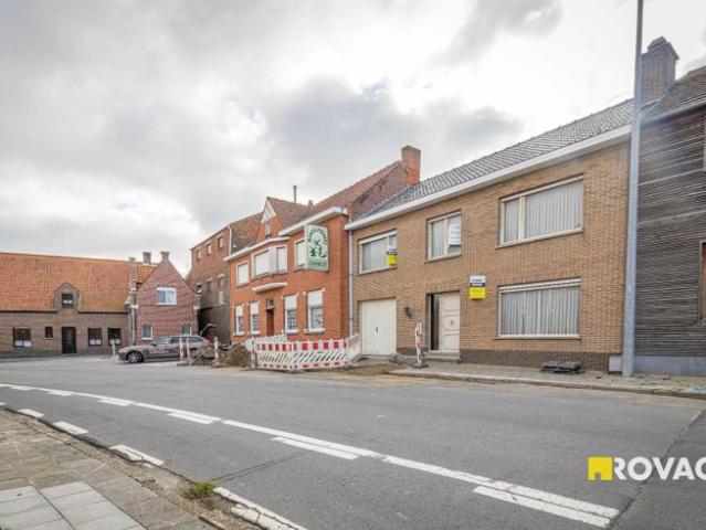 Statige en zeer ruime woning met 6 kamers en uitweg