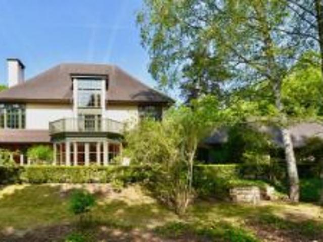 Statige villa met vele mogelijkheden op centrale locatie