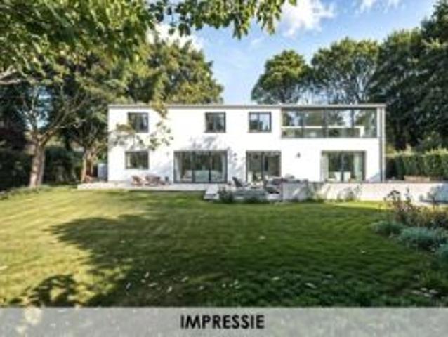 Statige villa, gelegen in 't Vriesdonk op een terrein van 1