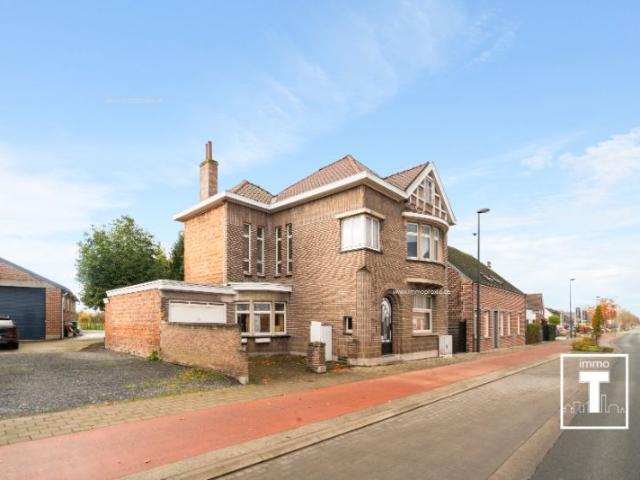 Statige woning op groot perceel!