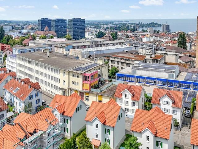 Stattliches Wohn und Geschäftshaus mit zwei grossen Wohnungen und vielseitig nutzbarem Gewerbe an zentraler Lage