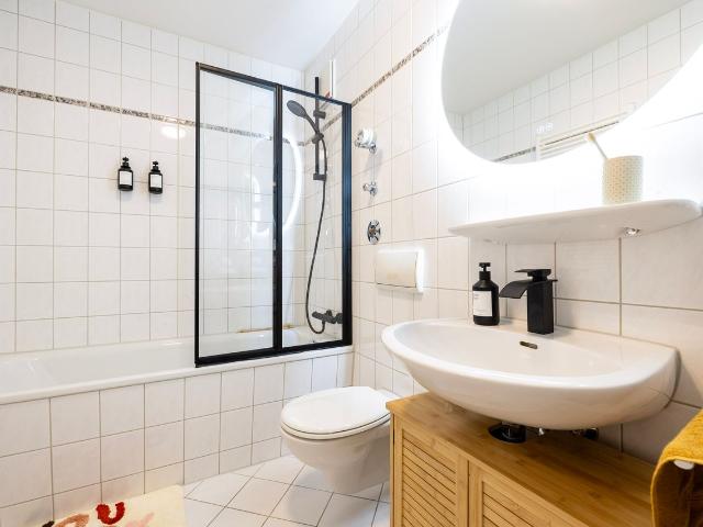Staytime Luna Suite | Prime Location | Parking Space, Dresden Amsterdam Apartments for Rent