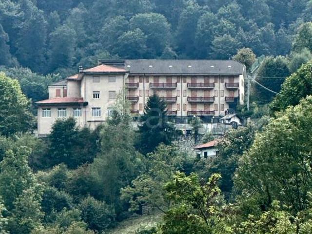 Stabile in vendita a Torino, Cit Turin