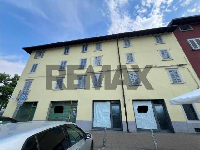 Stabile in vendita a Brembate di Sopra piazza Vittorio Veneto, 7