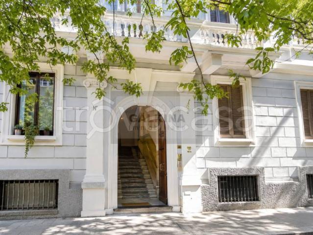 Stabile in vendita a Milano, Gambara