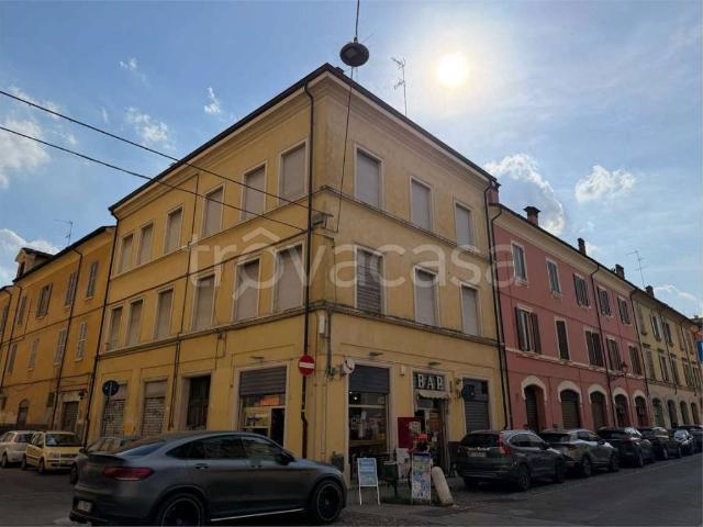 Stabile in vendita a Modena via Sgarzeria, 19, Centro Storico