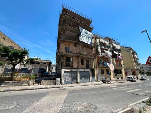 Stabile in vendita a Napoli, Ponti Rossi