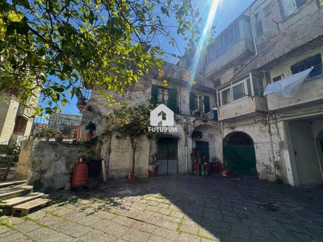 Stabile in vendita a Sant'Anastasia via Capodivilla, 105