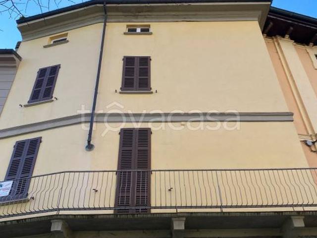 Stabile in vendita a Stradella piazza Vittorio Veneto
