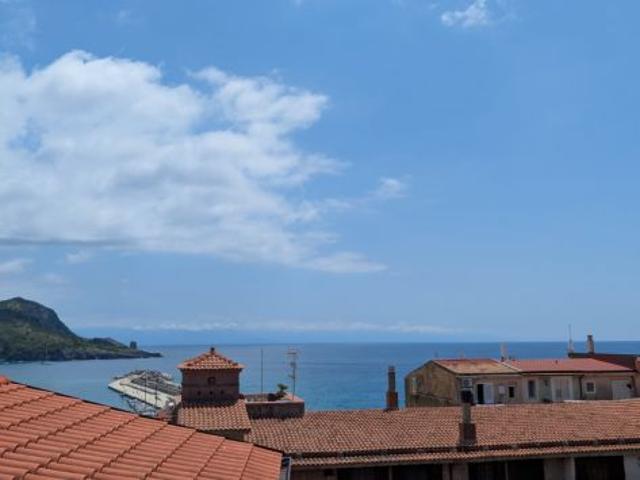 STABILE INDIPENDENTE CON TERRAZZO VISTA MARE A MARINA DI CAMEROTA
